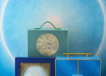 北京丽思卡尔顿酒店匠心打造瑞气祥云艺术家联名中秋月饼礼盒