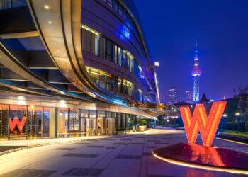 上海外滩W酒店荣膺2023悦游金榜最佳潮流酒店