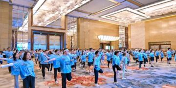 上海静安香格里拉举办第十届“越向未来”慈善垂直跑