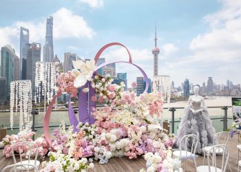 上海外滩悦榕庄“Where it begins悦启心动”2026婚礼沙龙 呈现时髦摩登的露台婚礼仪式，礼赞经典优雅的婚典传承