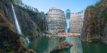 上海佘山世茂洲际酒店:“清凉一夏”团建优选 解锁地心奇境高效会议与惬意时光