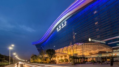 相伴已九，热忱依旧｜国际青年会议酒店九周年庆典启幕，多重礼遇致谢全城
